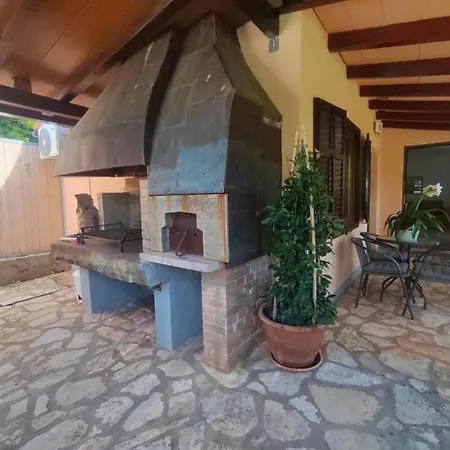 House With A Parking Space Lovrecica, - 23101 Otel 3*